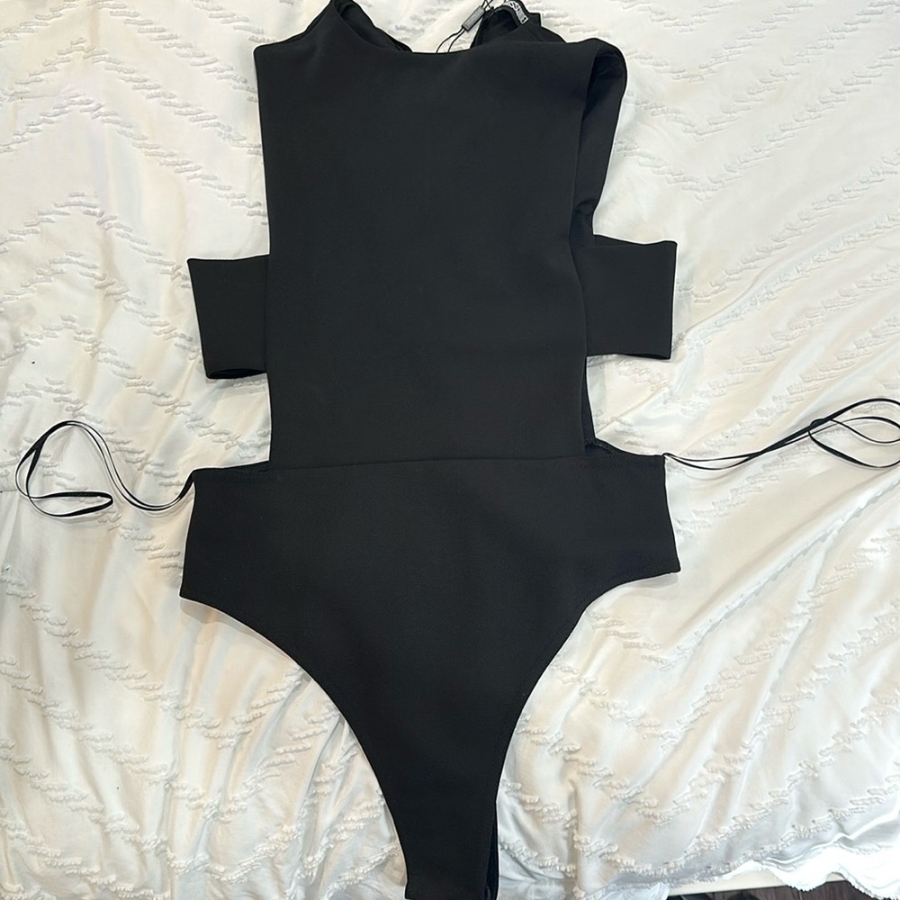 NWT Black Cut-Out Bodysuit Size US 6 MissGuidded